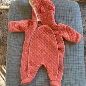 Outdoor Hoodie Onesie - Valore exterior